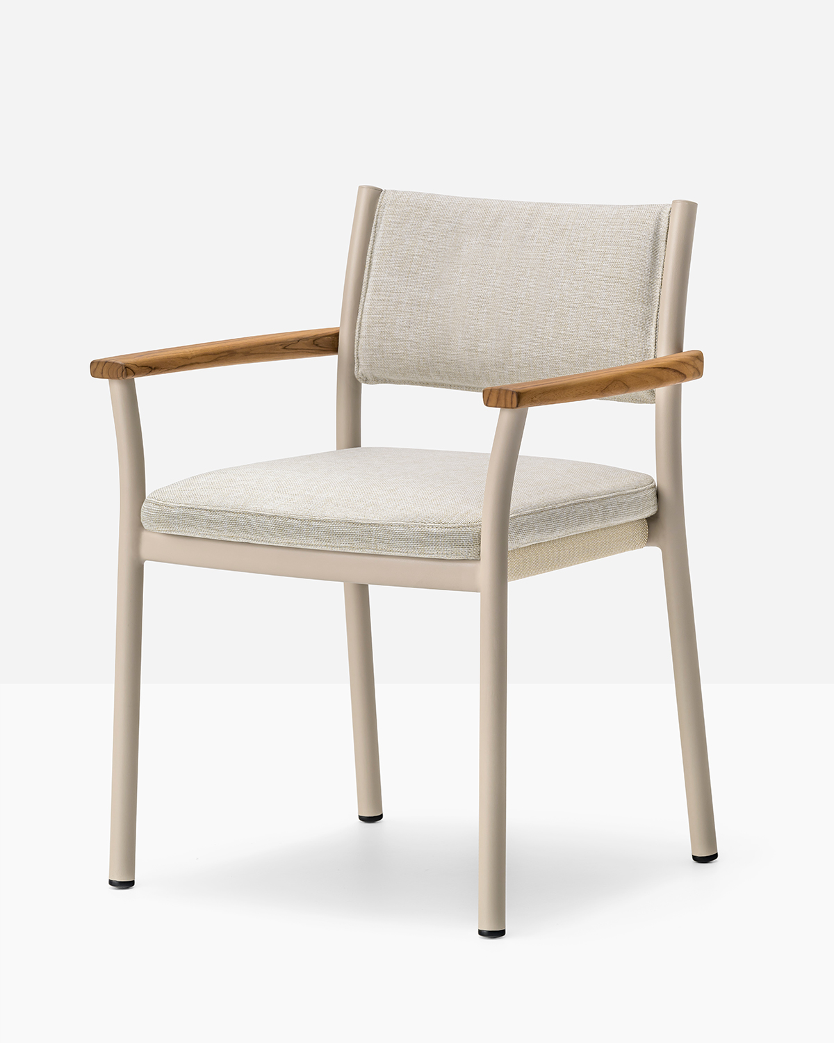 White aluminum chair with teak armrests and white cushions