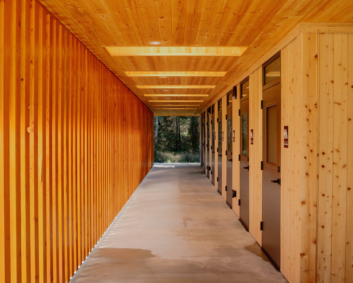 An exposed wood structure lends the wash house a sense of warmth and complements the serene atmosphere of the nearby Ofuro Spa.