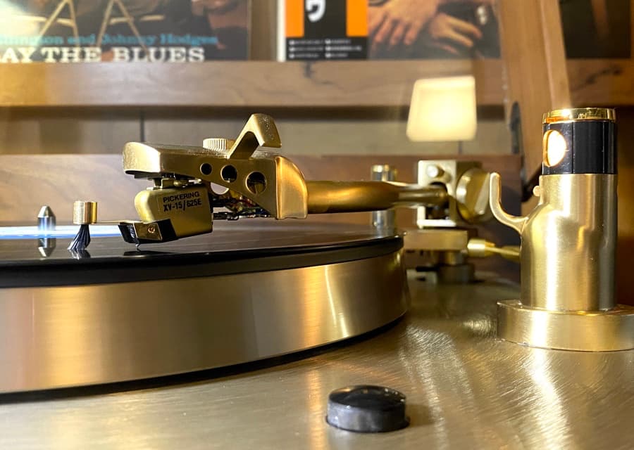 Empire 598 Troubador II Turntable with Pickering XV-15 Phono Cartridge Closeup