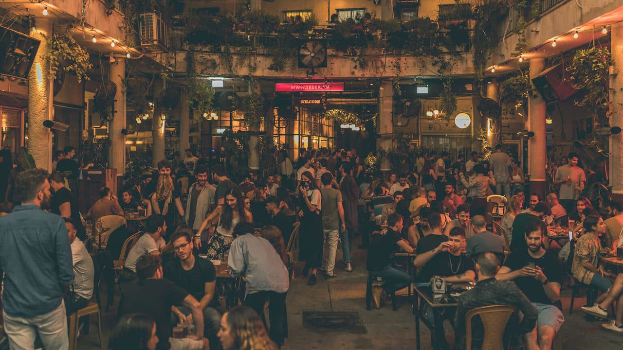 Teder.FM crowd in square