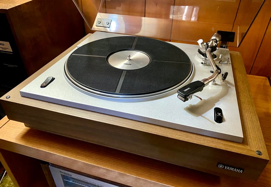 Yamaha YP-701 vintage turntable